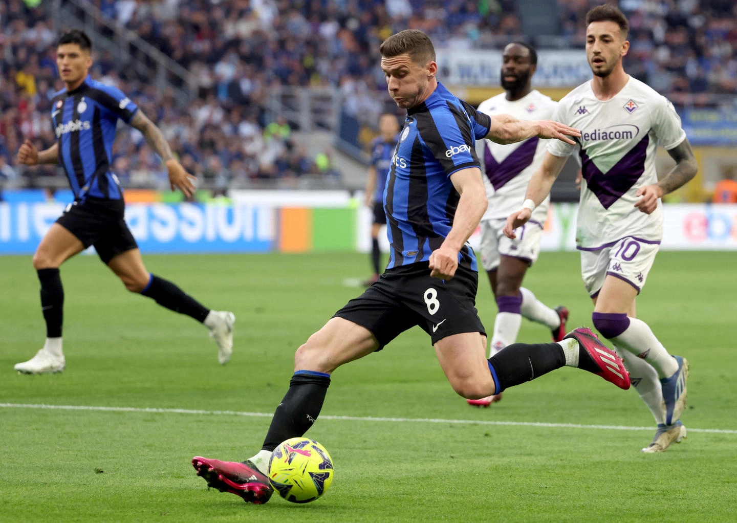 Inter Milan�s Robin Gosens in action during the Italian serie A soccer match between Fc Inter  and Fiorentina Giuseppe Meazza stadium in Milan, 1 April  2023.ANSA / MATTEO BAZZI