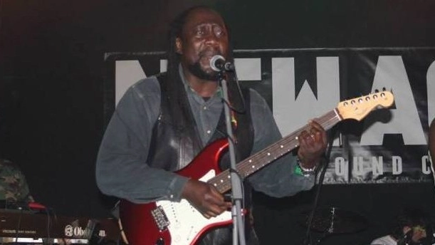 Guibanin Abdulaye Winsi Gaddi, 49 anni, musicista africano noto come Winsi Manfield