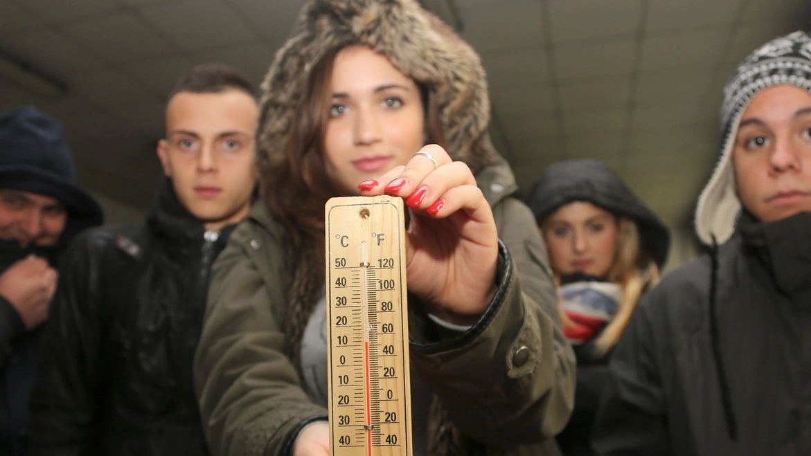 Studenti protestano per il freddo a scuola (archivio)