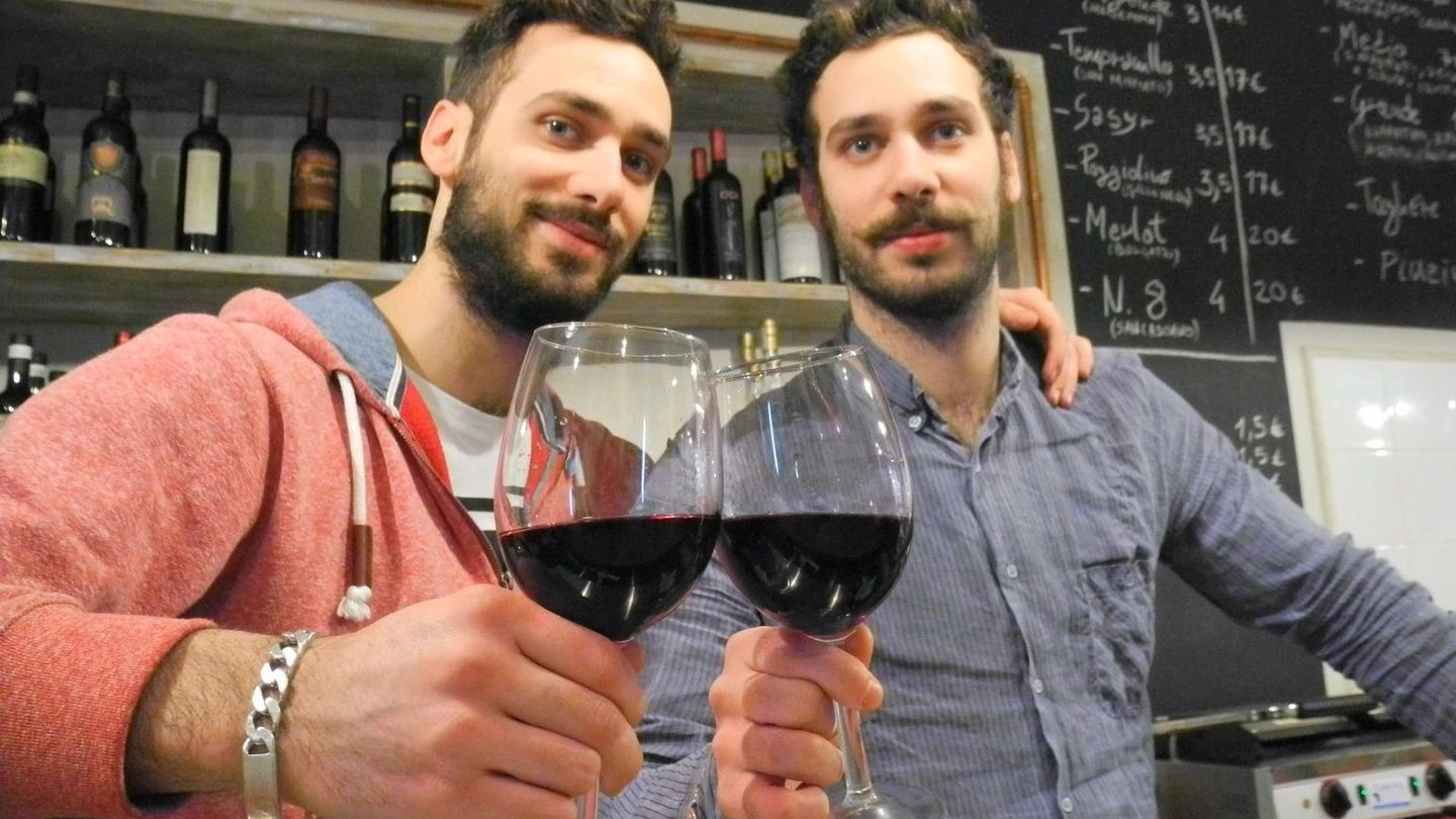 Gianluca e Tommaso Riccio dell’enoteca «I Frari»: si occuperanno del «Caffè delle Logge» insieme a Alessio Unicorni e Francesco Fratini