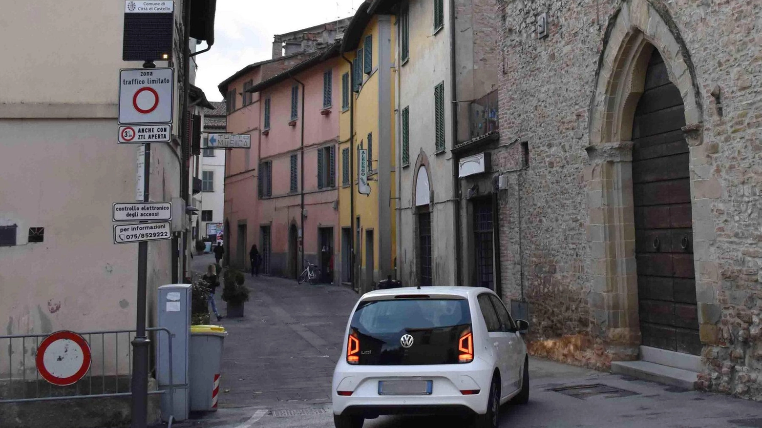 Nuova Ztl, multe e caos-parcheggi: "È l’ora di fare piena chiarezza" Nuova Ztl, multe e caos-parcheggi: "È l’ora di fare piena chiarezza"