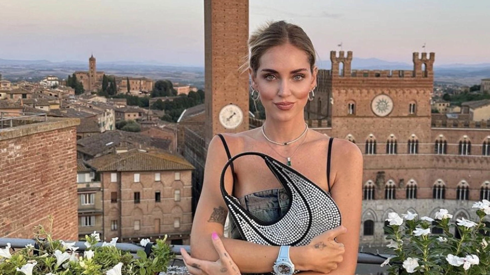 

Chiara Ferragni a Siena: dietro la sua borsa può vincere anche la città