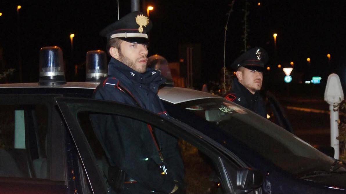 Litigi accesi Pugni e botte per strada Litigi accesi Pugni e botte per strada