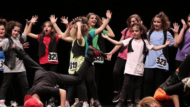 Giovani ballerini impegnati in uno spettacolo (foto d'archivio)