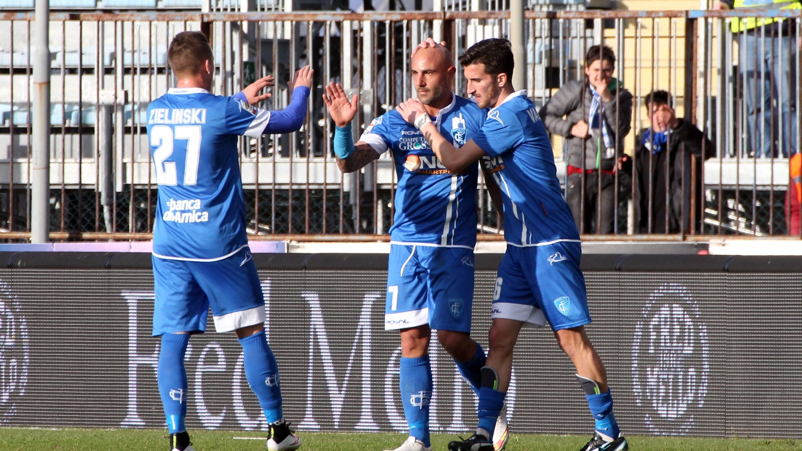 Gioia di Maccarone dopo il gol del 3-0 (Gianni Nucci/Fotocronache Germogli)