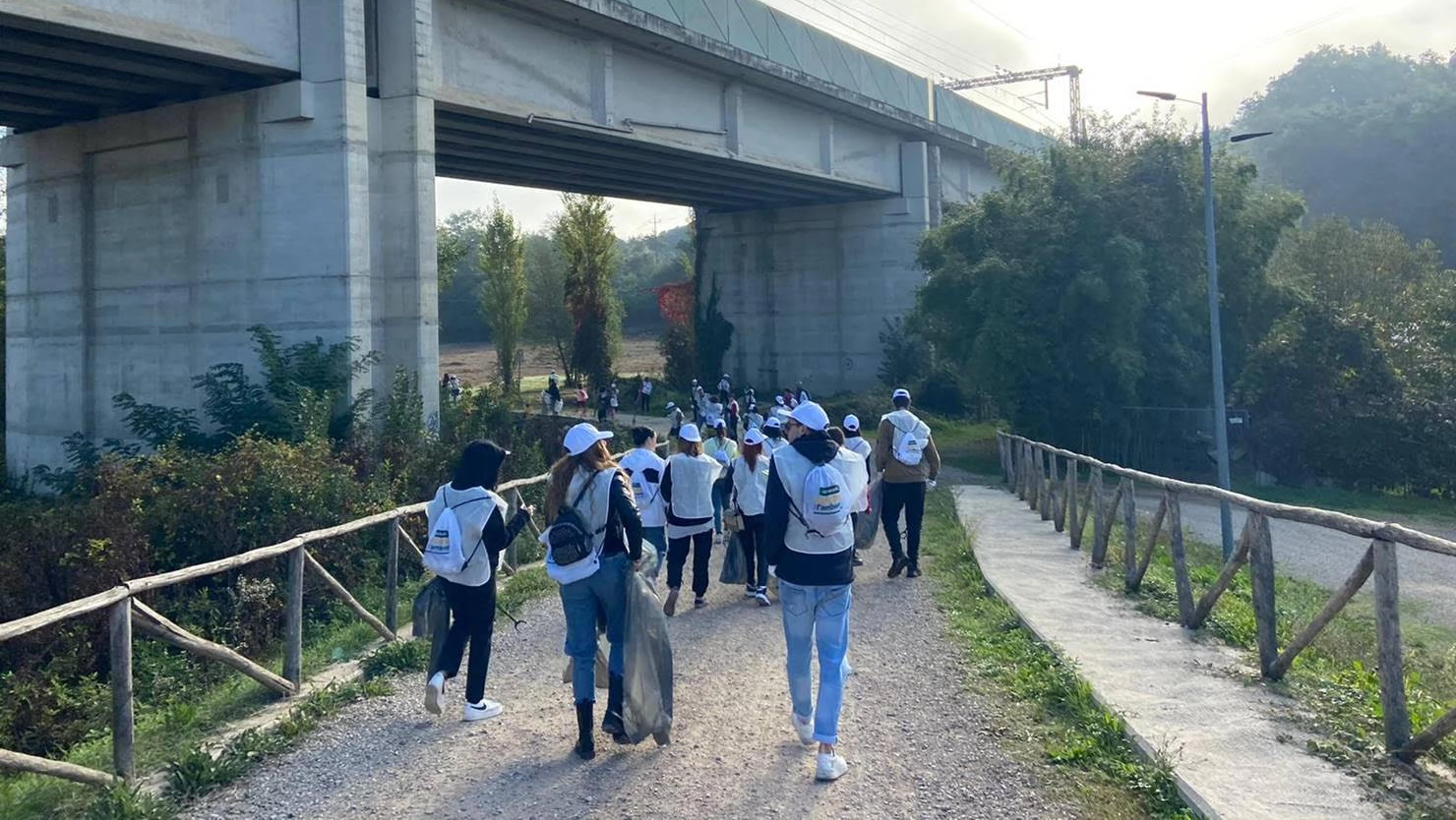 "Tutti a raccolta" "Tutti a raccolta"