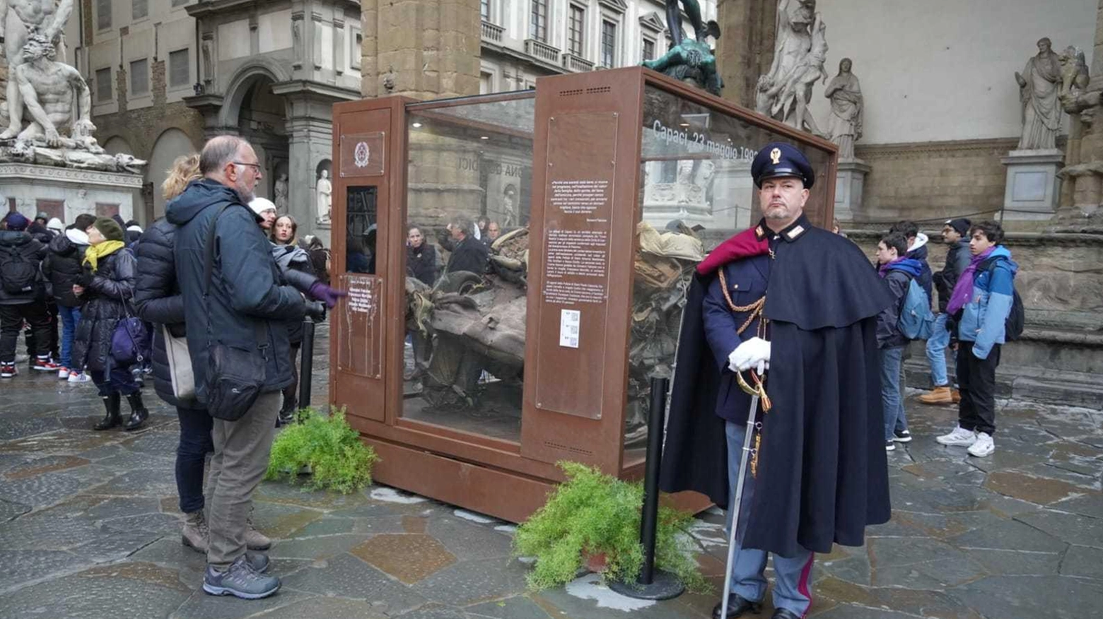 ’Quarto Savona Quindici’ a Capaci  L’auto della scorta di Falcone   in mostra al piazzale degli Uffizi