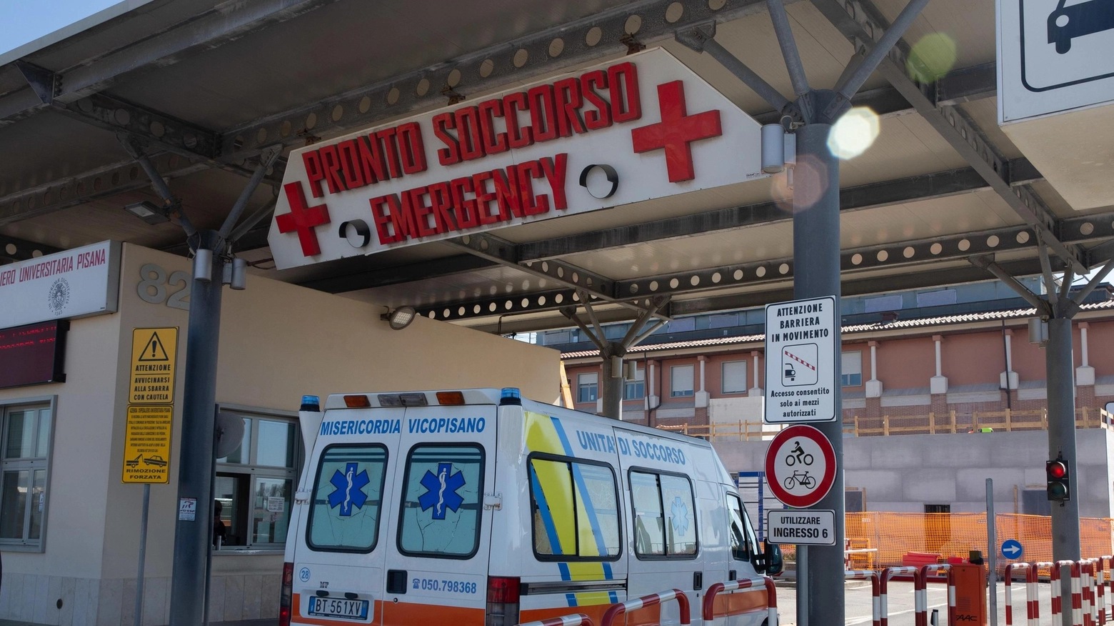 Cade dal cestello in quota: è grave. Infortunio sul lavoro in ospedale Cade dal cestello in quota: è grave. Infortunio sul lavoro in ospedale