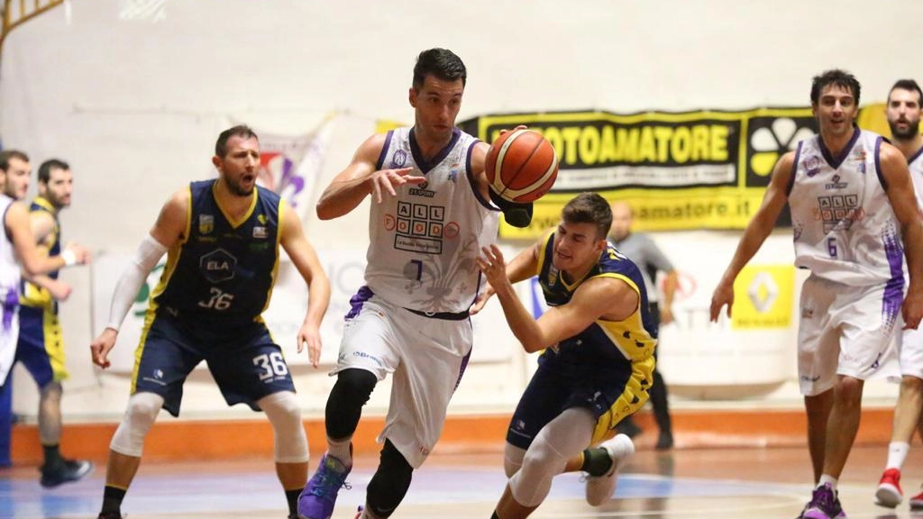 Nicola Bastone (Fiorentina Basket) in azione