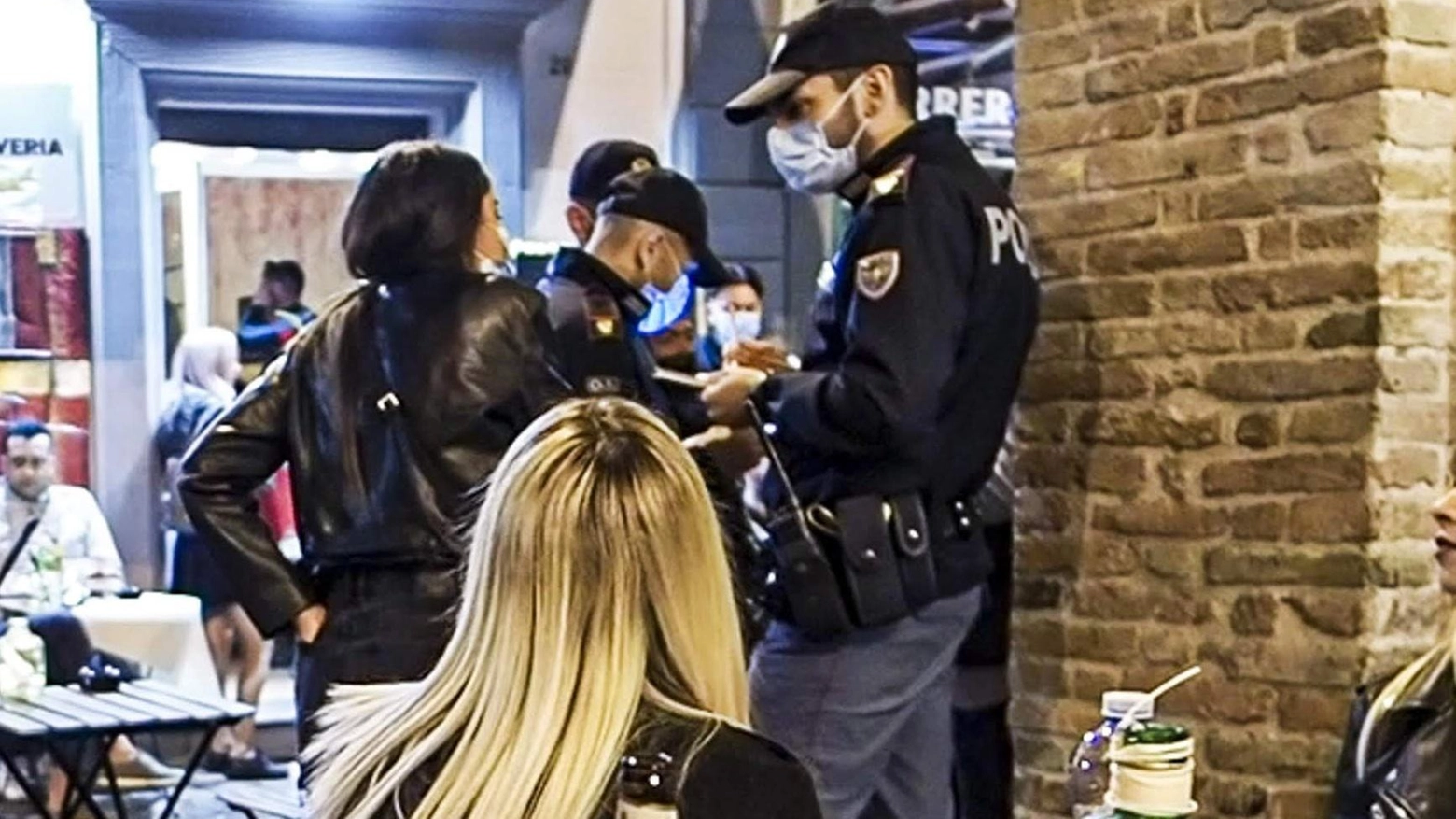 Movida, lamentele di primavera "Frastuono in viale IV Novembre" Richiesti controlli e più sanzioni Movida, lamentele di primavera "Frastuono in viale IV Novembre" Richiesti controlli e più sanzioni