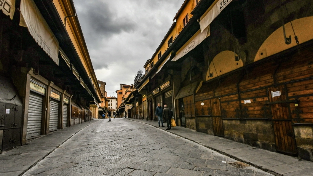 Fase 2. Ponte Vecchio, negozi chiusi 