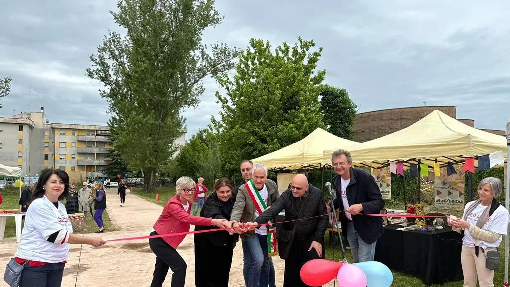 La comunità che rinasce Inaugurato parco pubblico Sarà a misura di famiglie La comunità che rinasce Inaugurato parco pubblico Sarà a misura di famiglie