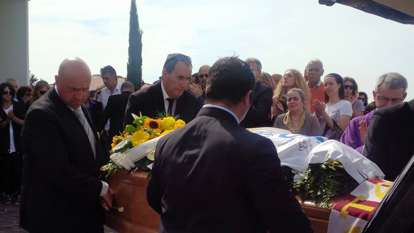 Il funerale di Linda Baglioni (foto Sarah Esposito/Germogli)