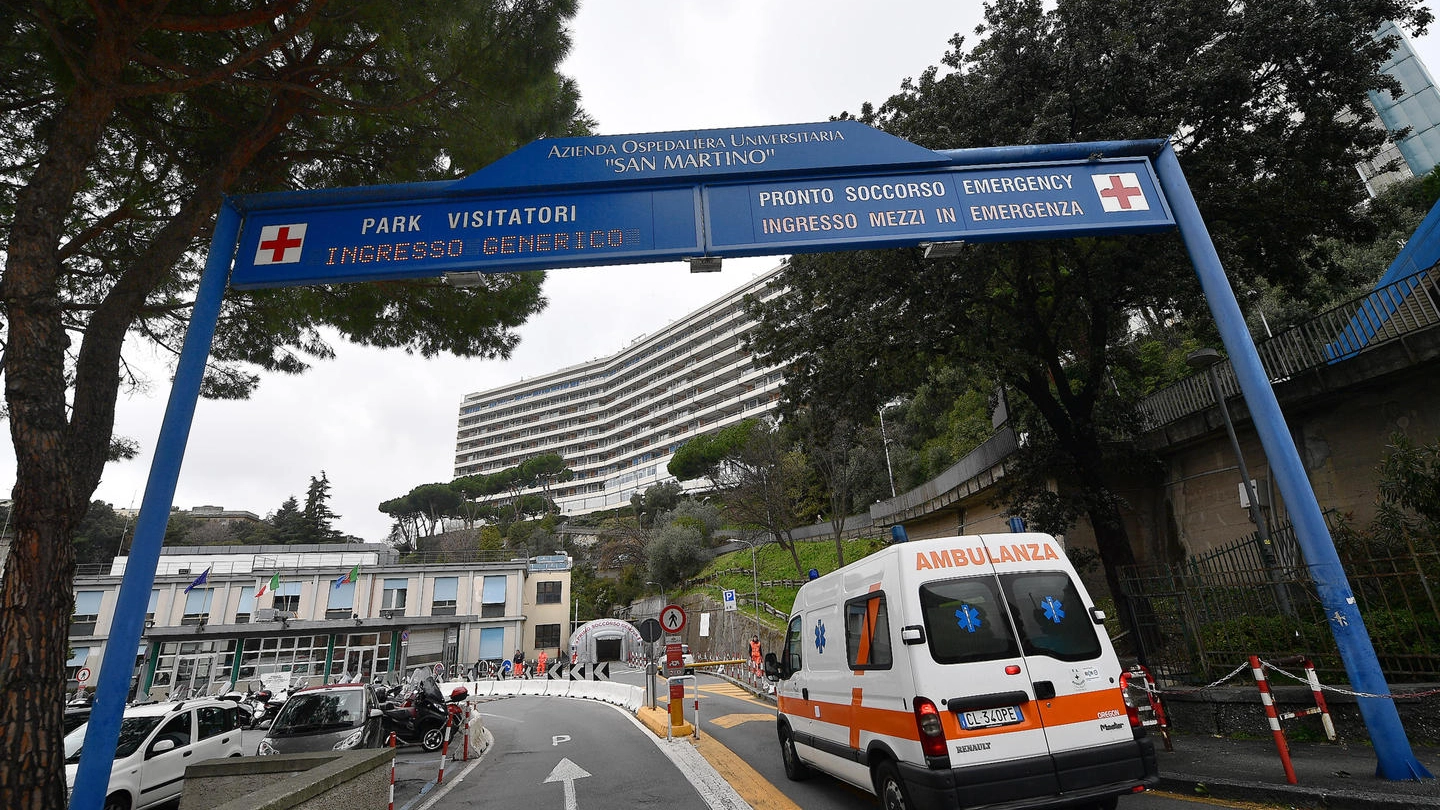 L'ingresso dell'ospedale San Martino di Genova
