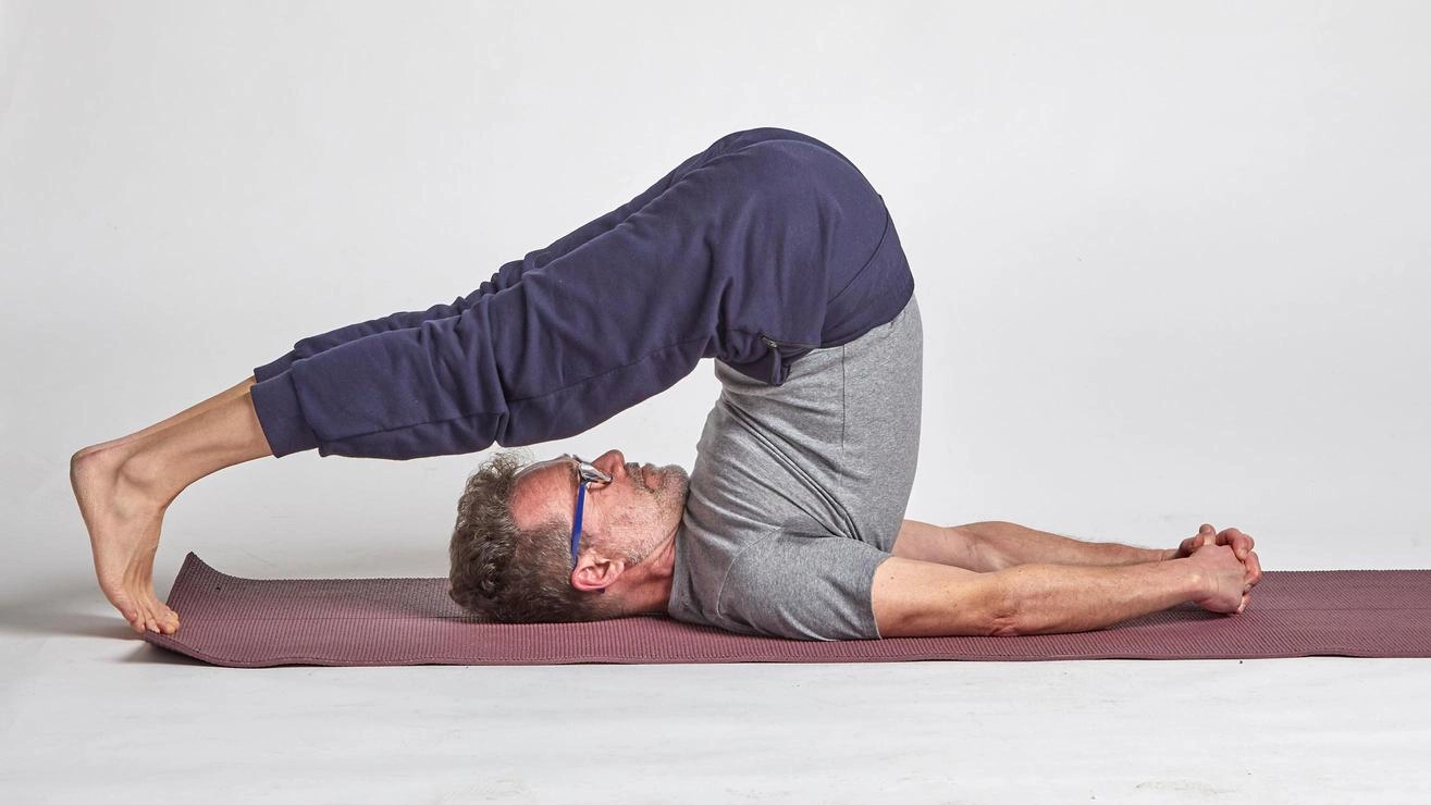 Praticare yoga al museo. Adesso è possibile. Lezioni con Orfeo Praticare yoga al museo. Adesso è possibile. Lezioni con Orfeo