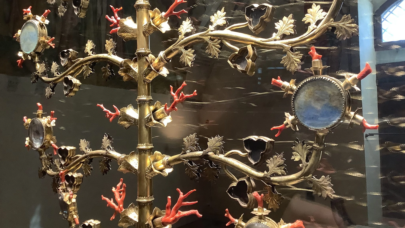 L'albero d'oro di Lucignano (Foto Museo di Lucignano) L'albero d'oro di Lucignano (Foto Museo di Lucignano)