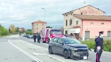 Lo scontro tra due auto ieri mattina sulla Provinciale Romana Lucchese