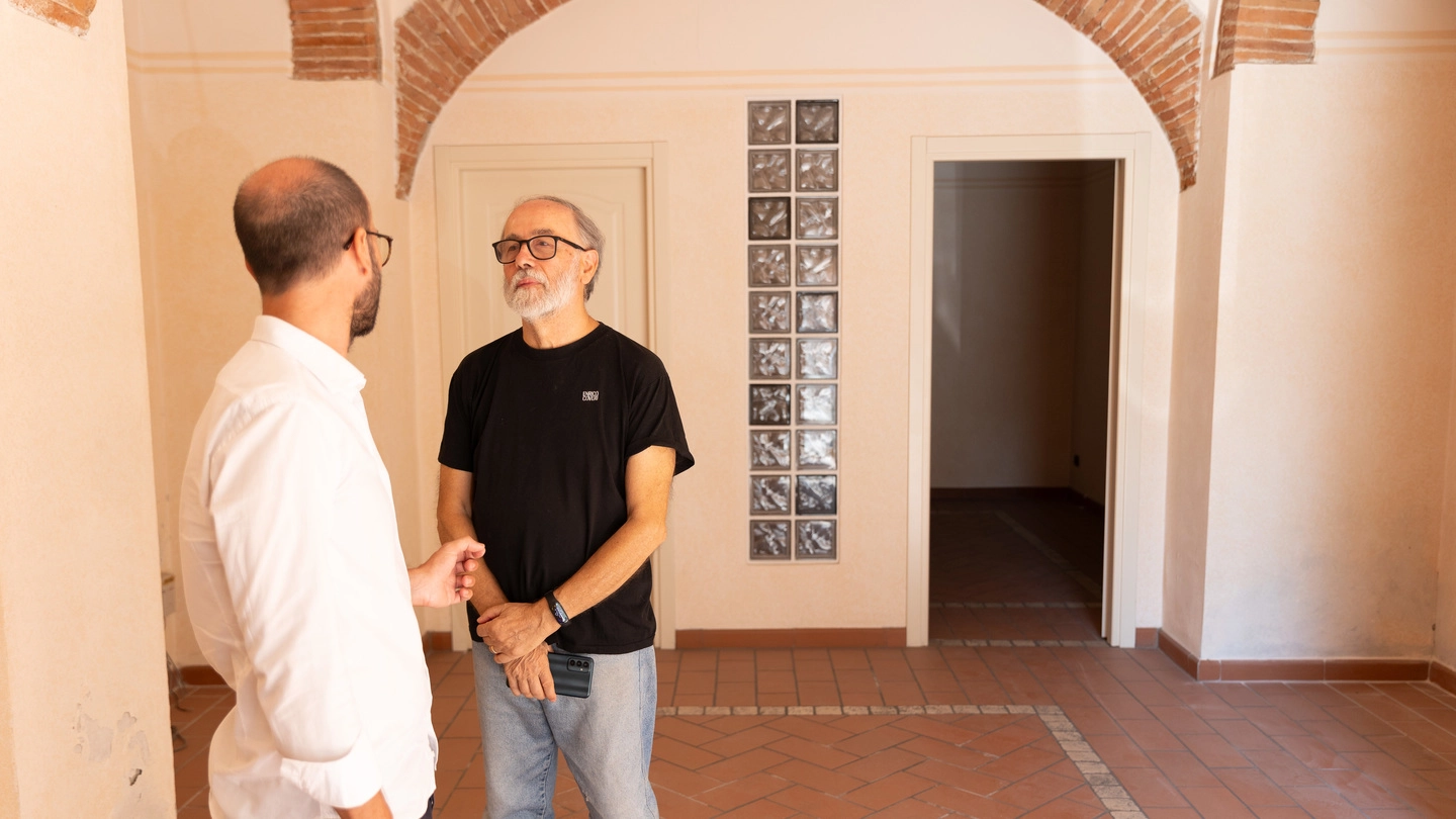 Marco Biondi con l’artista Delio Gennai nei nuovi spazi di via Bovio Marco Biondi con l’artista Delio Gennai nei nuovi spazi di via Bovio