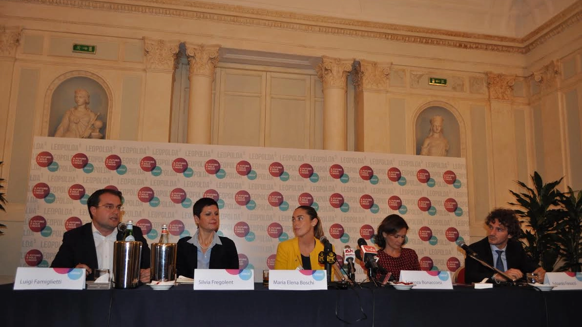 Il tavolo alla conferenza stampa di presentazione della Leopolda: al centro il ministro Boschi