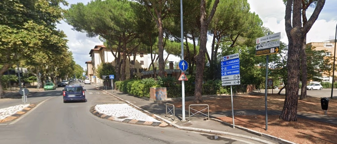 Per ridurre la velocità dei veicoli saranno usati rallentatori ottici e/o acustici, dossi, rialzi agli incroci, cuscini berlinesi, rotatorie e isole spartitraffico