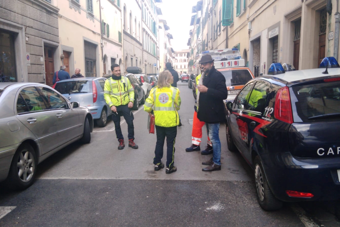 Carabinieri e 118 intervenuti in via San Zanobi