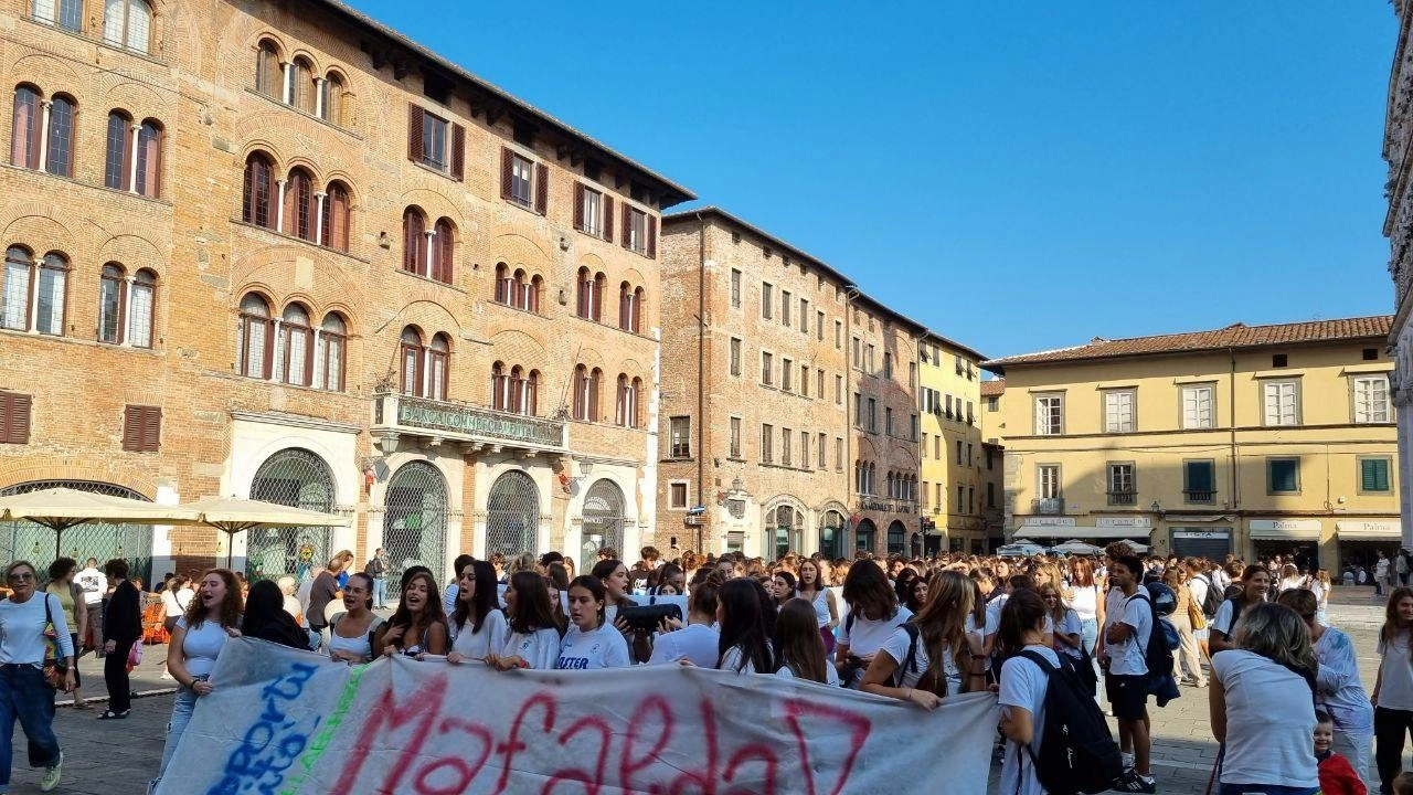 Studenti in corteo per promuovere il benessere e la salute nelle scuole Studenti in corteo per promuovere il benessere e la salute nelle scuole