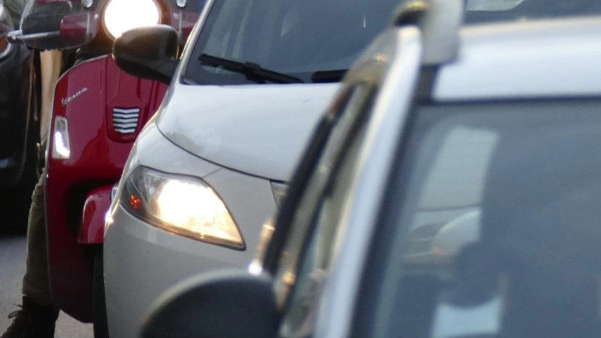 Lunedì di passione a Prato: Caos traffico, viale Galilei chiuso per il mercato
Lunedì di passione a Prato: Caos traffico, viale Galilei chiuso per il mercato