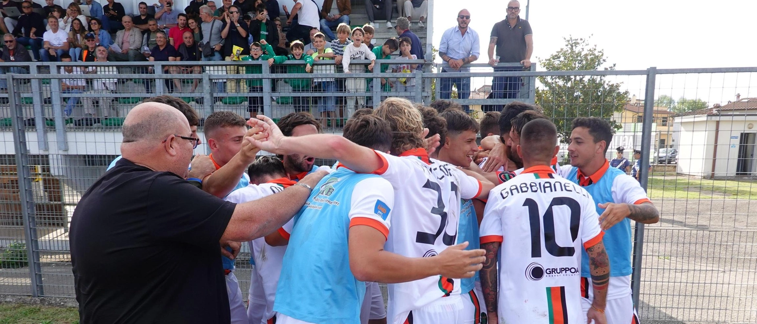 La squadra dell'Aglianese ha perso il derby ma ha dimostrato forza e carattere giocando in inferiorità numerica. I veterani Viscomi e Bocalon possono essere i leader di una nuova Aglianese.