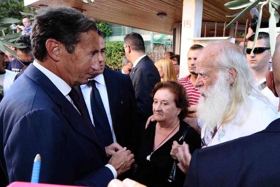 Vincenzo Agostino con la moglie e Gianfranco Fini