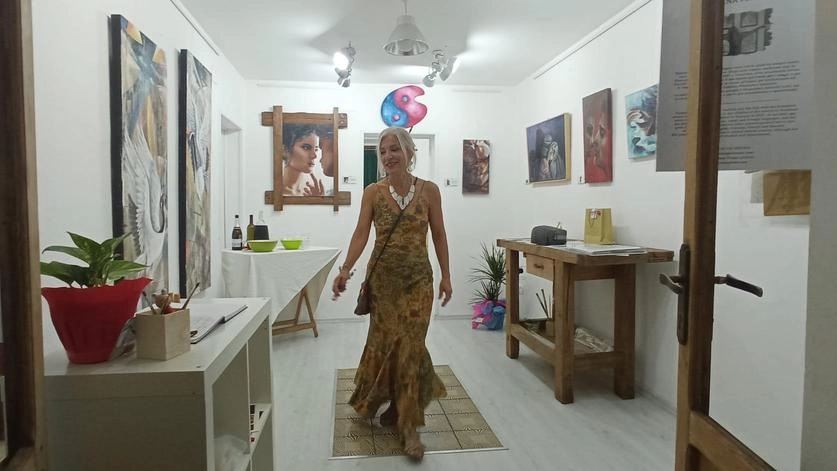 "Fuxia e cobalto" Inaugurata la mostra di Tiziana Pisano "Fuxia e cobalto" Inaugurata la mostra di Tiziana Pisano