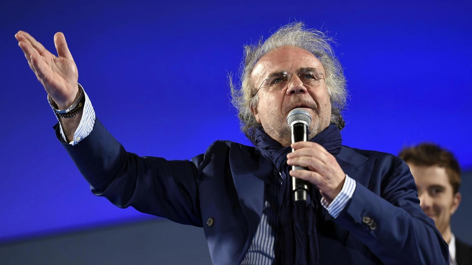 È la notte del mattatore Jerry Calà E il Mercato Nuovo si accende È la notte del mattatore Jerry Calà E il Mercato Nuovo si accende