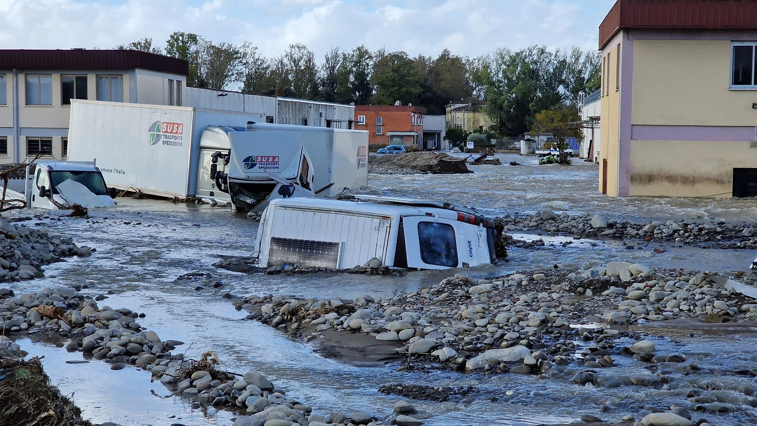 La piena dell'Agna ha invaso Montale (Foto Acerboni/FotoCastellani)