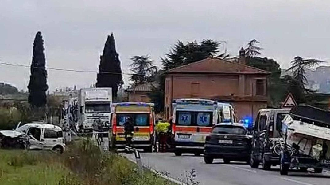 Una targa per ricordare Jacopo. Raccolta fondi degli infermieri. Oggi famiglia e amici all’addio Una targa per ricordare Jacopo. Raccolta fondi degli infermieri. Oggi famiglia e amici all’addio