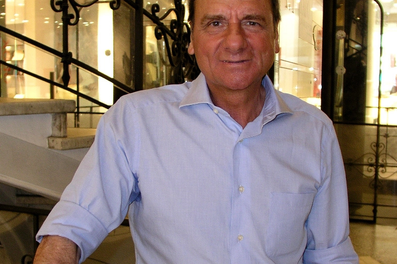 Mario Bertini nel negozio di Bergamo