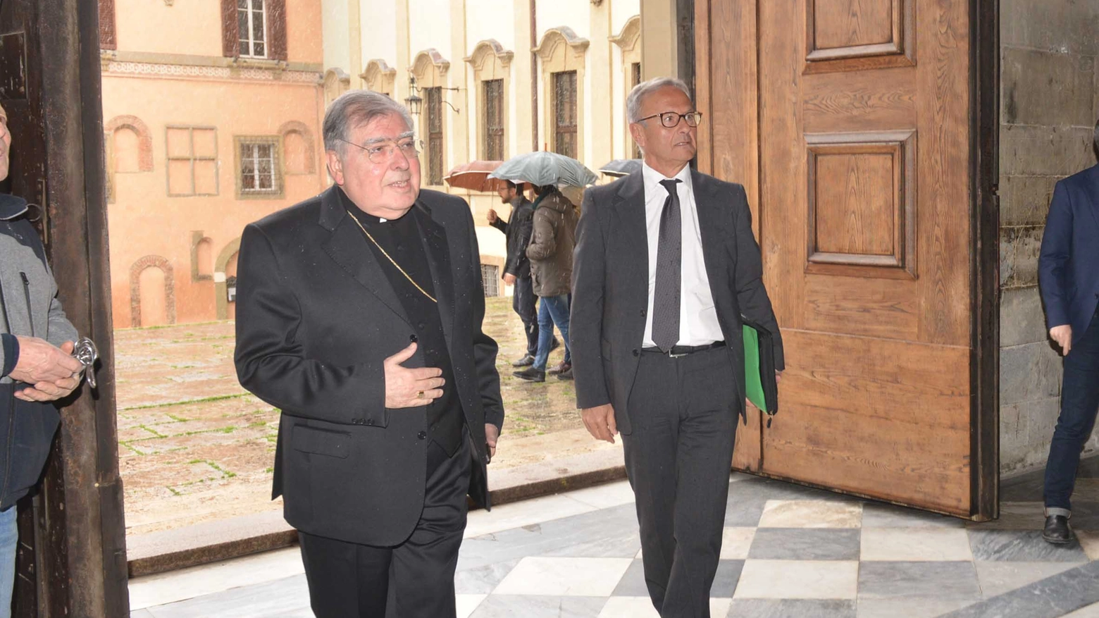 Il vescovo Fontana e Silvano Manella in  Duomo