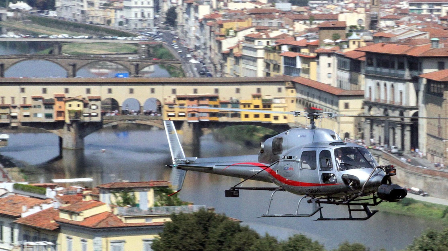 Elicotteri sopra Firenze  Nardella tira dritto  "Un protocollo comune  per i sorvoli turistici"