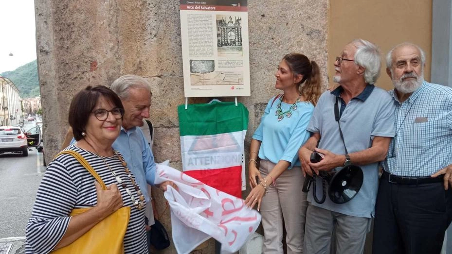 Valorizzazione del Portone. Targhe ai due monumenti Valorizzazione del Portone. Targhe ai due monumenti