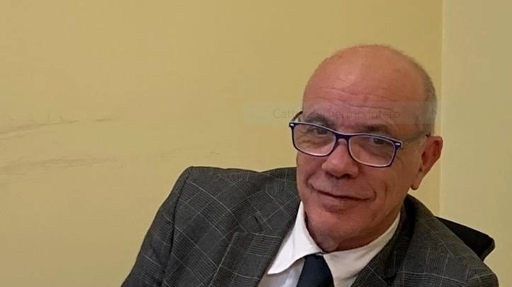 Troppi Tir nel sottopasso: "Così cadono i calcinacci" Troppi Tir nel sottopasso: "Così cadono i calcinacci"