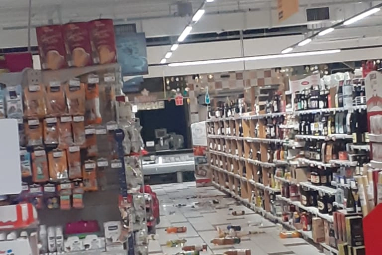 Prodotti caduti dagli scaffali alla Coop di Barberino