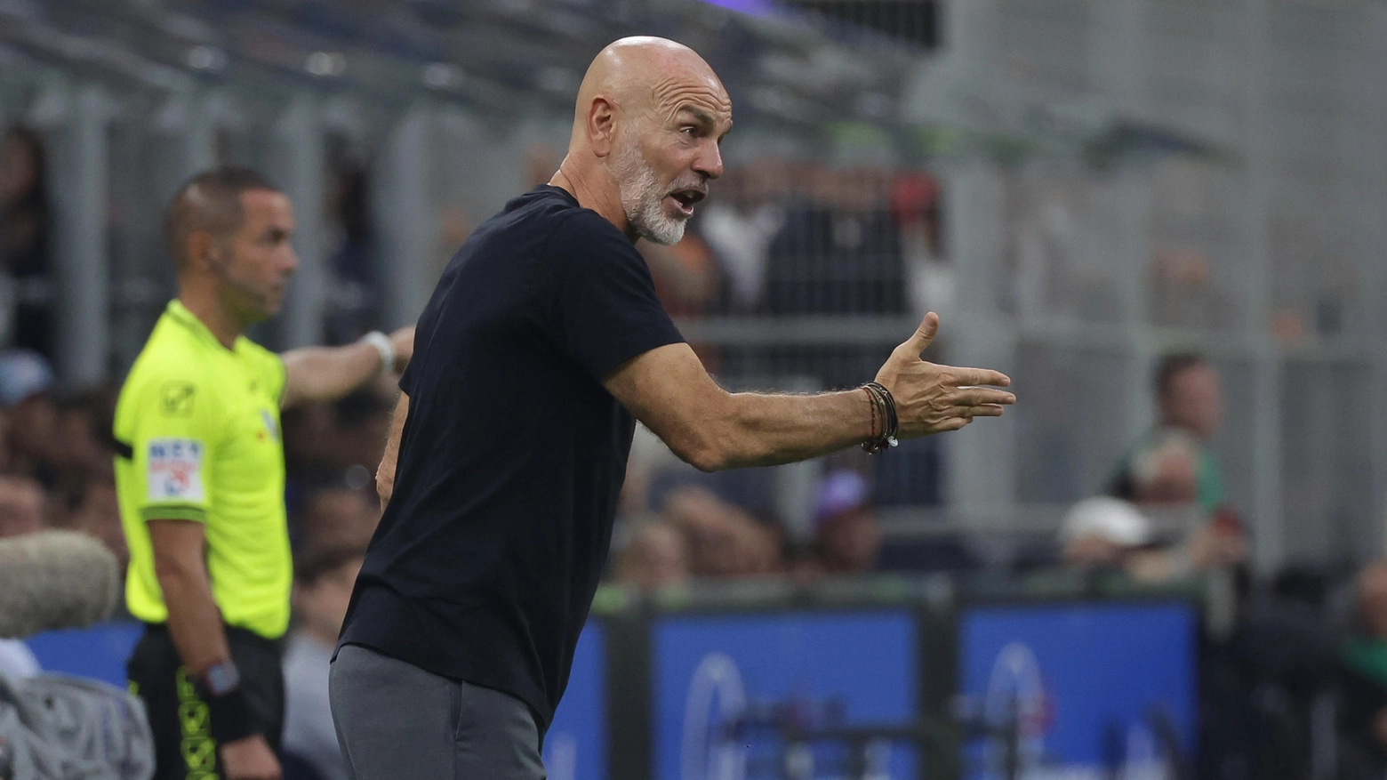 Il tecnico rossonero sui giocatori: “Leao sta facendo di tutto per diventare un campione. I nuovi? Ragazzi di qualità e molto disponibili”