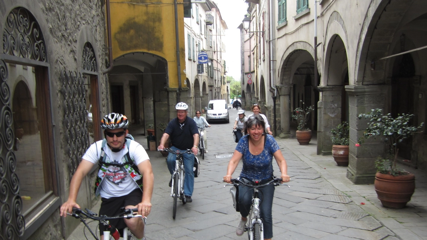 Le biciclette sono lo strumento ideale per visitare gli antichi borghi della Lunigiana