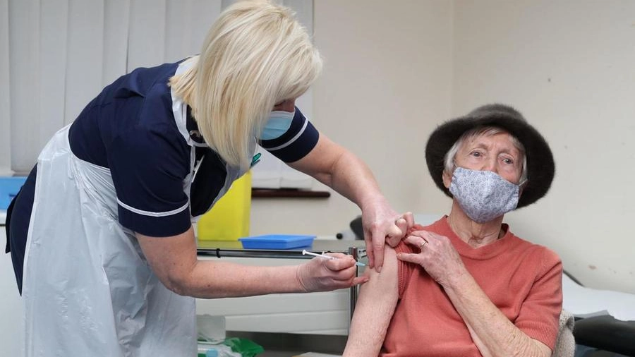 Covid, le vaccinazioni (Ansa) Covid, le vaccinazioni (Ansa)