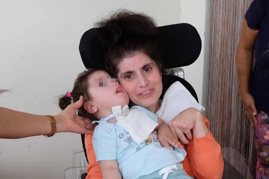 Una foto commovente: il primo incontro tra mamma Cristina e Caterina