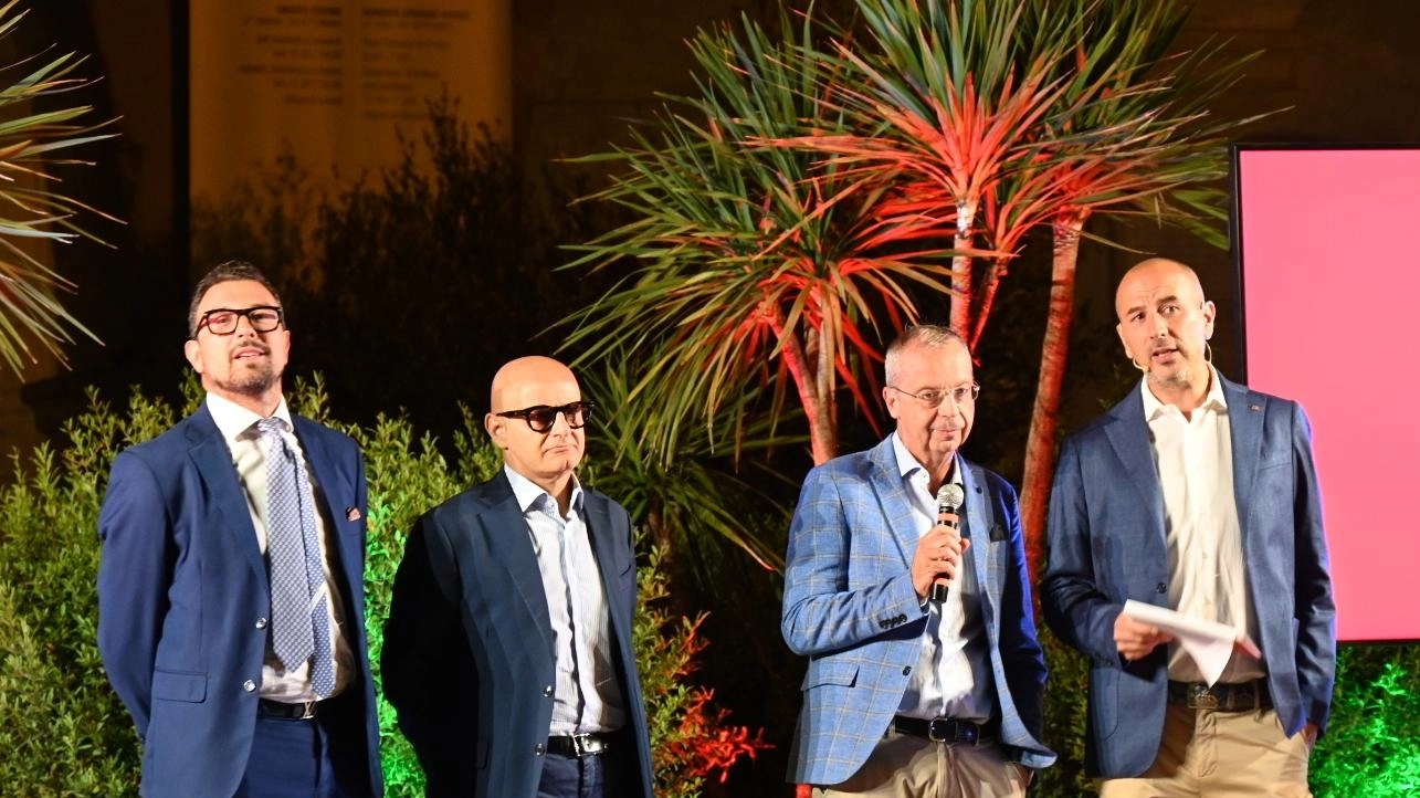 Entusiasmo per la presentazione dell’Estra in piazza Duomo .