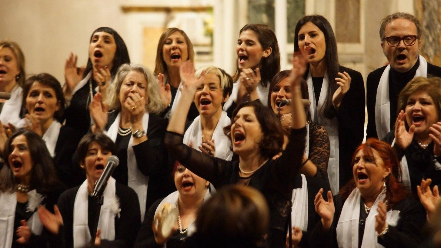 Letizia Dei dirige il Light Gospel Choir Letizia Dei dirige il Light Gospel Choir