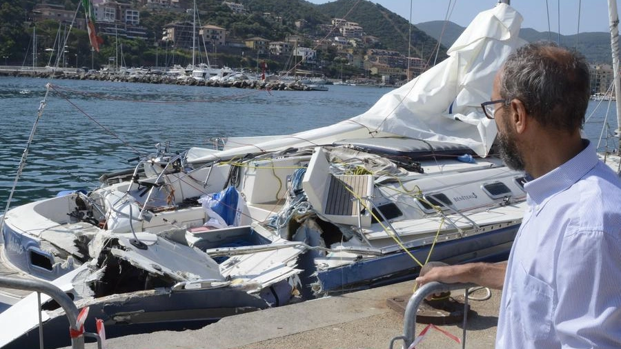 La barca a vela è stata distrutta nello scontro col motoscafo