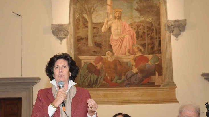Il sottosegretario Ilaria Borletti Buitoni sotto il capolavoro, a fianco sindaco e Aldo Osti