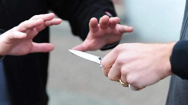 Minaccia con un coltello (Foto di repertorio)