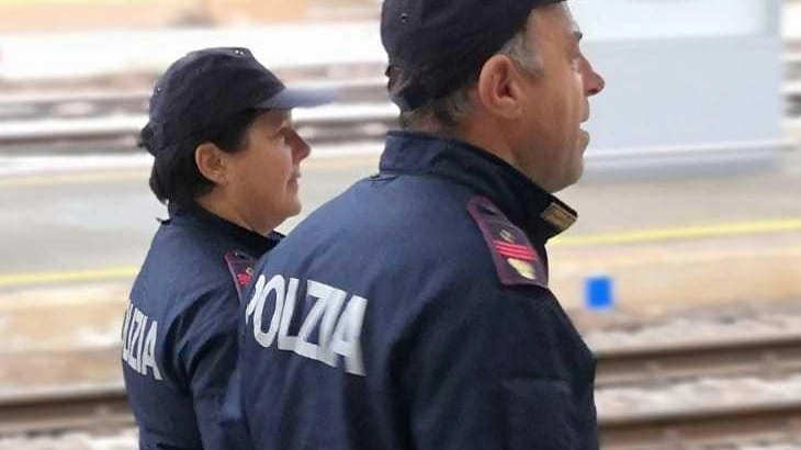 Dà in escandescenze negli uffici Polfer: arrestato Il giovane aveva con sé un panetto di hashish Dà in escandescenze negli uffici Polfer: arrestato Il giovane aveva con sé un panetto di hashish