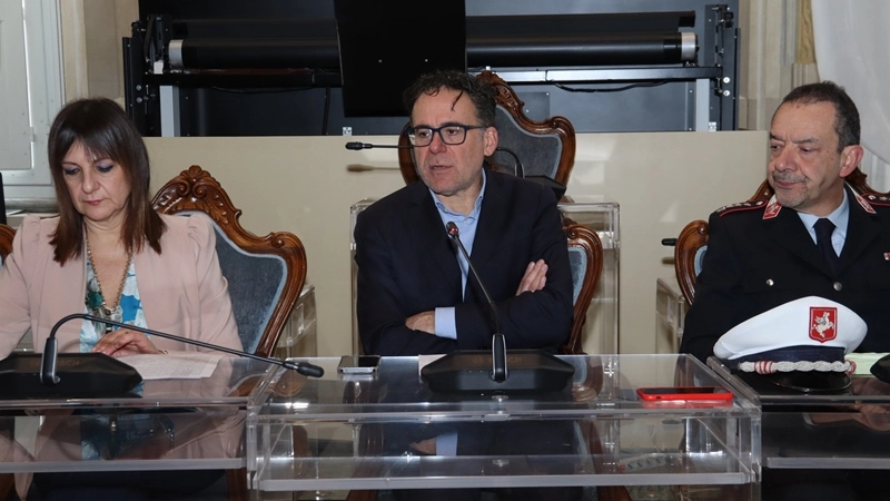 L'assessore Giovanna Bonanno, il sindaco Michele Conti e il comandante Alberto Messerini